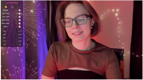 Snapshot of moon__girl chatting on 02/21/25, 07:10 Roxy online show from 02/21/25, 07:10