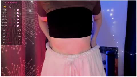 Snapshot of moon__girl chatting on 02/21/25, 10:26 Roxy online show from 02/21/25, 10:26