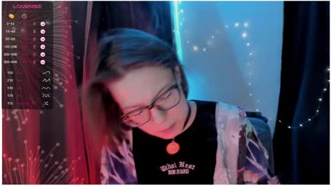 Snapshot of moon__girl chatting on 02/22/25, 07:14 Roxy online show from 02/22/25, 07:14