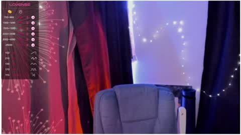 Snapshot of moon__girl chatting on 02/25/25, 07:25 Roxy online show from 02/25/25, 07:25