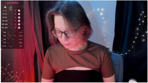 Snapshot of moon__girl chatting on 02/26/25, 08:11 Roxy online show from 02/26/25, 08:11