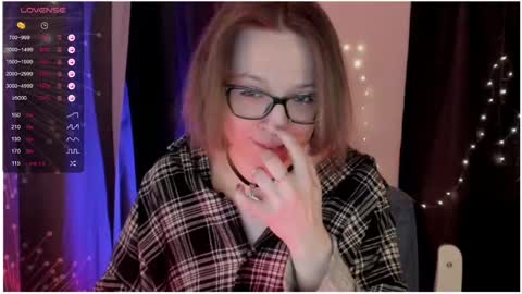 Snapshot of moon__girl chatting on 03/06/25, 07:21 Roxy online show from 03/06/25, 07:21