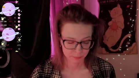 Snapshot of moon__girl chatting on 10/19/25, 06:19 Roxy online show from 10/19/25, 06:19