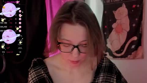 Snapshot of moon__girl chatting on 11/02/25, 09:50 Roxy online show from 11/02/25, 09:50