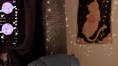 Snapshot of moon__girl chatting on 12/20/25, 02:02 Roxy online show from 12/20/25, 02:02