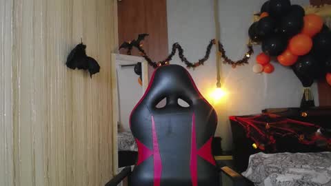 moon_and_fire_ online show from 10/31/25, 03:07