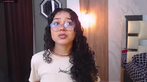 moon_and_fire_ online show from 04/14/26, 06:08