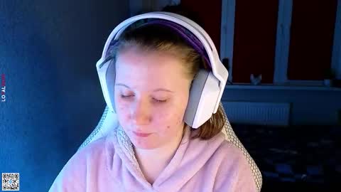 Lola online show from 09/29/25, 04:01