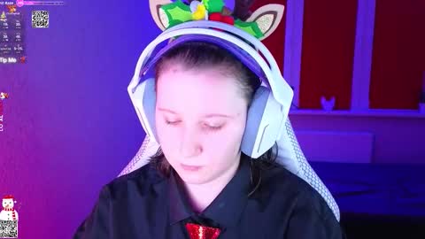 Lola online show from 12/17/25, 03:40