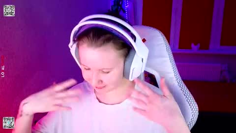 Snapshot of moon_avengers chatting on 03/14/26, 05:29 Lola online show from 03/14/26, 05:29