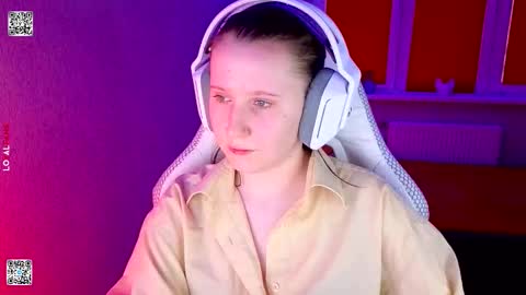 Snapshot of moon_avengers chatting on 03/16/26, 02:43 Lola online show from 03/16/26, 02:43