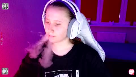 Snapshot of moon_avengers chatting on 03/22/26, 04:54 Lola online show from 03/22/26, 04:54