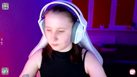 Snapshot of moon_avengers chatting on 03/25/26, 05:30 Lola online show from 03/25/26, 05:30