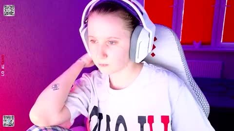 Snapshot of moon_avengers chatting on 03/27/26, 03:12 Lola online show from 03/27/26, 03:12