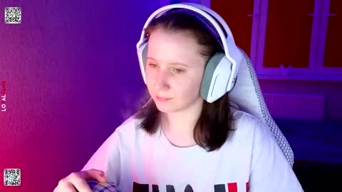 Snapshot of moon_avengers chatting on 03/28/26, 04:50 Lola online show from 03/28/26, 04:50