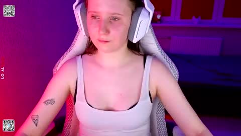 Snapshot of moon_avengers chatting on 03/30/26, 04:30 Lola online show from 03/30/26, 04:30