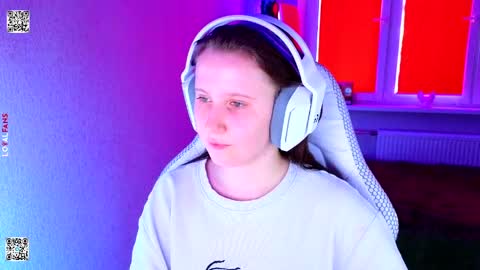 Snapshot of moon_avengers chatting on 04/06/26, 11:11 Lola online show from 04/06/26, 11:11