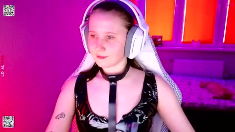 Snapshot of moon_avengers chatting on 04/08/26, 11:43 Lola online show from 04/08/26, 11:43