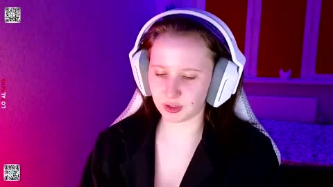 Snapshot of moon_avengers chatting on 04/14/26, 04:35 Lola online show from 04/14/26, 04:35