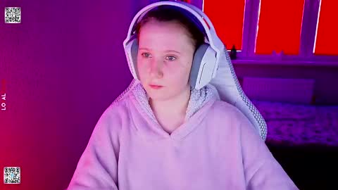 Snapshot of moon_avengers chatting on 04/24/26, 01:24 Lola online show from 04/24/26, 01:24