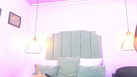 Moon online show from 05/12/26, 11:46