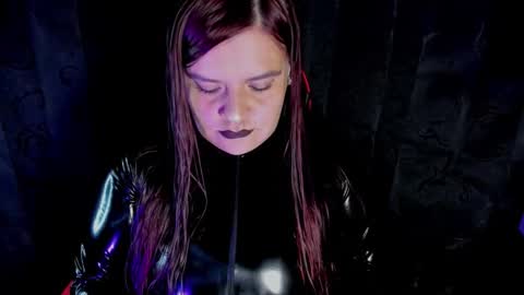 Snapshot of moon_dark520 chatting on 12/21/25, 04:52 Lilith online show from 12/21/25, 04:52