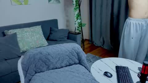 Snapshot of moon_felix chatting on 11/22/25, 01:21 Felix and Maddy online show from 11/22/25, 01:21