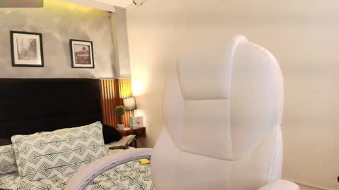 Sarah online show from 03/01/25, 02:04