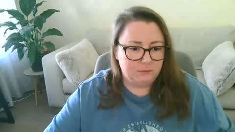 Moon Petal online show from 10/22/25, 08:36