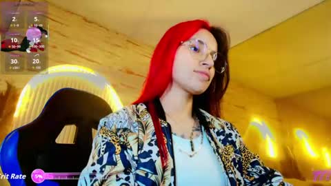 Snapshot of moon_red_r chatting on 06/16/26, 12:52 Moon online show from 06/16/26, 12:52