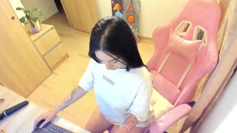 MOON online show from 12/05/25, 03:04