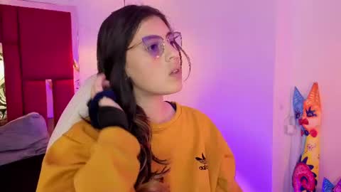 Snapshot of moon_winy chatting on 07/12/26, 07:38 Winy online show from 07/12/26, 07:38