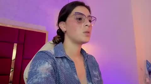 Snapshot of moon_winy chatting on 07/27/26, 11:39 Winy online show from 07/27/26, 11:39