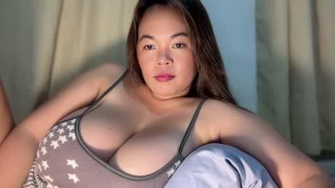 Snapshot of moona_luna21 chatting on 11/17/25, 12:55 moona_luna21 online show from 11/17/25, 12:55