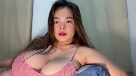 Snapshot of moona_luna21 chatting on 12/17/25, 02:34 moona_luna21 online show from 12/17/25, 02:34