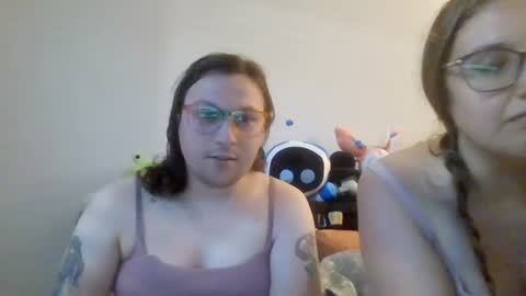 Snapshot of moonbeamsmischief chatting on 08/04/26, 12:36 moonbeamsmischief online show from 08/04/26, 12:36