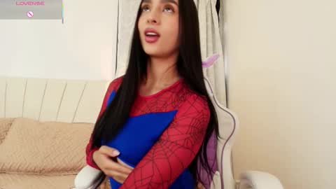 moonbrunettee online show from 10/17/25, 09:17