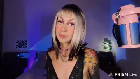 Snapshot of mooncinna chatting on 09/20/25, 05:47 Cinna online show from 09/20/25, 05:47