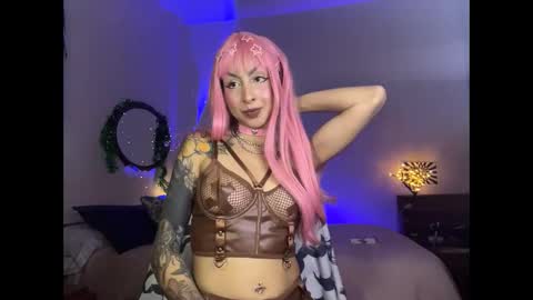 Snapshot of mooncinna chatting on 12/16/25, 10:15 Cinna online show from 12/16/25, 10:15