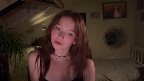 Snapshot of moonfaced_ chatting on 08/01/26, 06:40 Ann online show from 08/01/26, 06:40