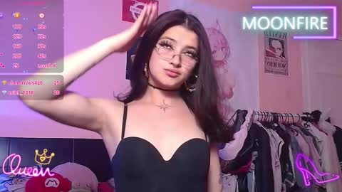 Snapshot of moonfiredance chatting on 01/09/26, 04:37 Nicky online show from 01/09/26, 04:37