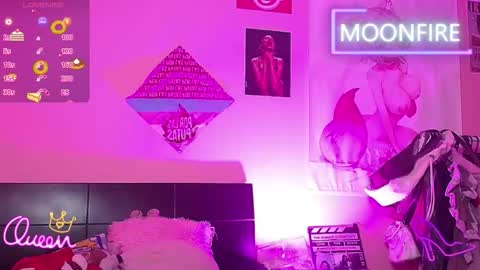 Snapshot of moonfiredance chatting on 02/25/26, 06:01 Nicky online show from 02/25/26, 06:01