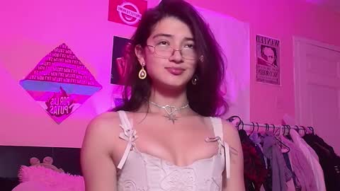 Snapshot of moonfiredance chatting on 03/21/26, 11:19 Nicky online show from 03/21/26, 11:19