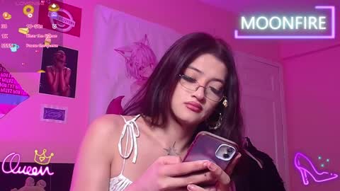 Snapshot of moonfiredance chatting on 03/30/26, 11:28 Nicky online show from 03/30/26, 11:28