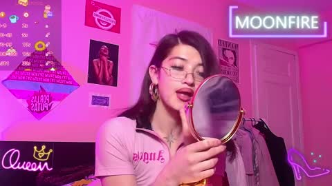 Snapshot of moonfiredance chatting on 04/10/26, 10:53 Nicky online show from 04/10/26, 10:53