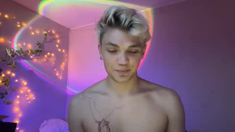 Snapshot of moonflamek chatting on 12/22/25, 04:04 moonflamek online show from 12/22/25, 04:04