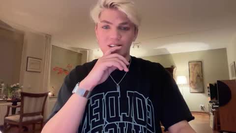 Snapshot of moonflamek chatting on 03/15/26, 09:54 moonflamek online show from 03/15/26, 09:54