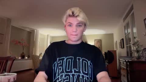 Snapshot of moonflamek chatting on 03/17/26, 12:26 moonflamek online show from 03/17/26, 12:26