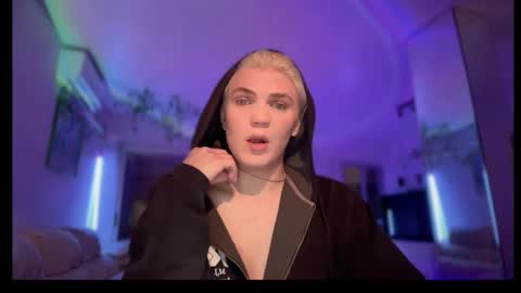 Snapshot of moonflamek chatting on 03/29/26, 08:20 moonflamek online show from 03/29/26, 08:20