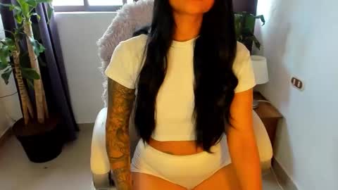 moonie_baddie31 online show from 09/28/25, 06:13